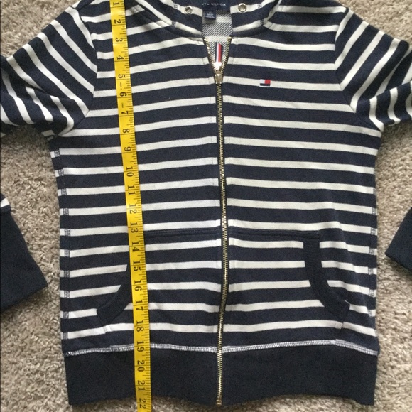 🔥🔥HOST PIC🔥🔥Tommy Hilfigher Sweater - Picture 4 of 8